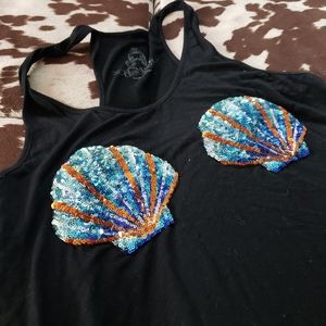 Black seashell tank top